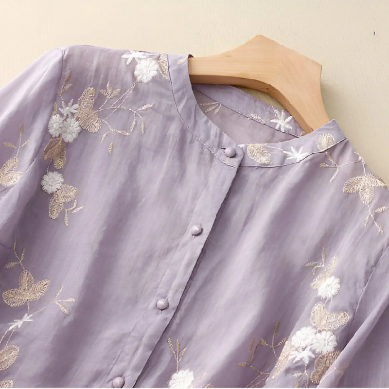 Swantje – Langarmbluse mit Blumendruck Rundhalsausschnitt und Knopfdetail