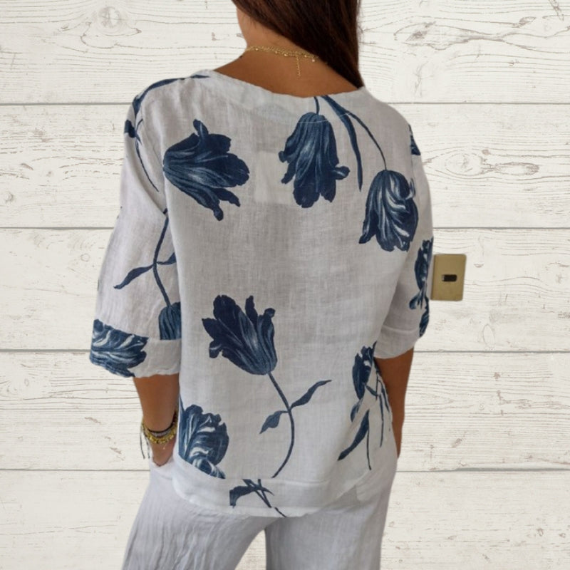 Hedda – Bluse mit V Ausschnitt und kurzen Ärmeln und Blumenmuster