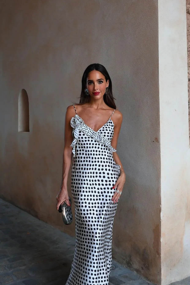 Elara – Polka Dot Kleid mit elegantem V-Ausschnitt und verstellbaren Trägern