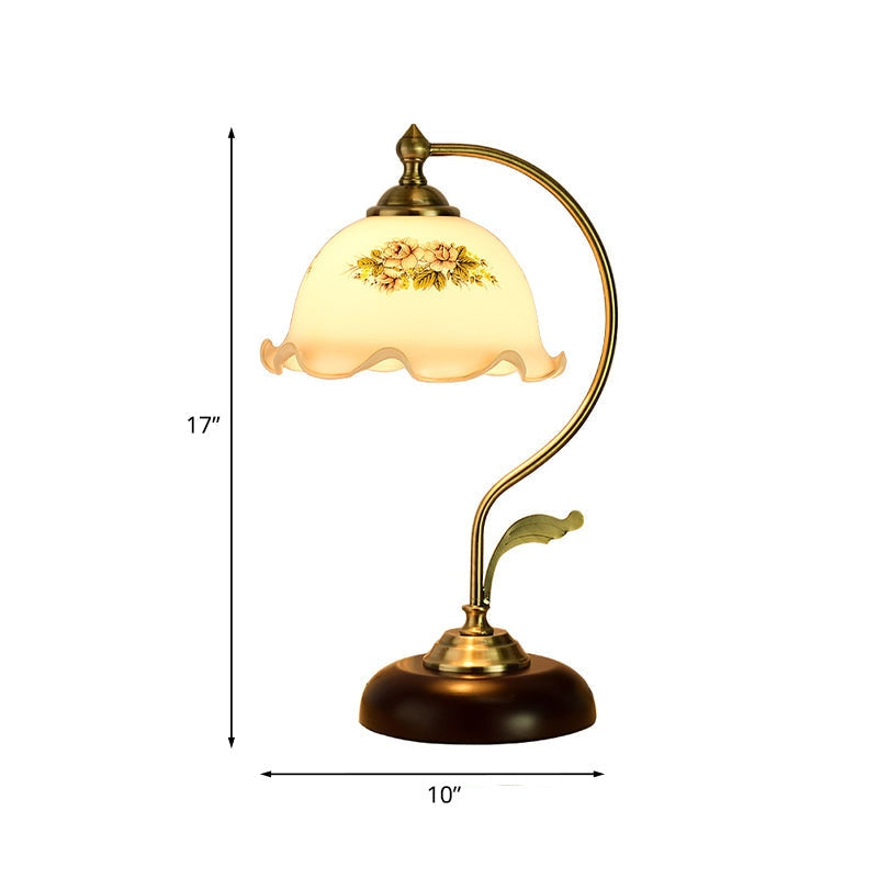 VintaLume – Einzigartige LED Schreibtischlampe mit floralem Sockel und mattiertem Schirm