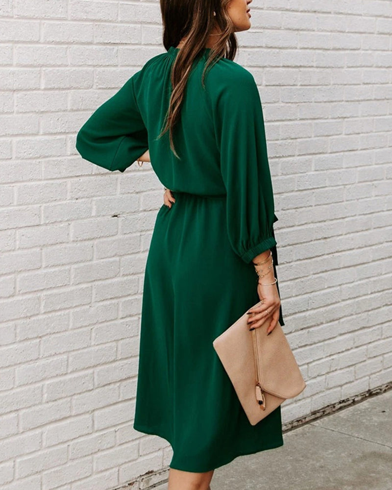 Luana - Elegantes Midikleid mit Rundhalsausschnitt und Taillengürtel für luxuriösen Stil