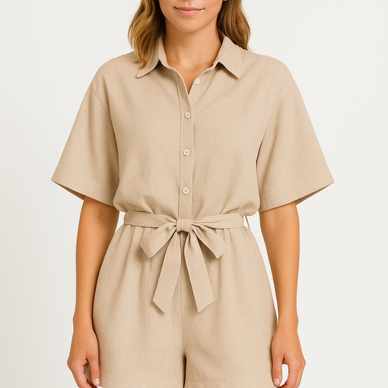 Elena – Leichter Kurzarm Jumpsuit mit Gürtel Taille und Knopfverschluss