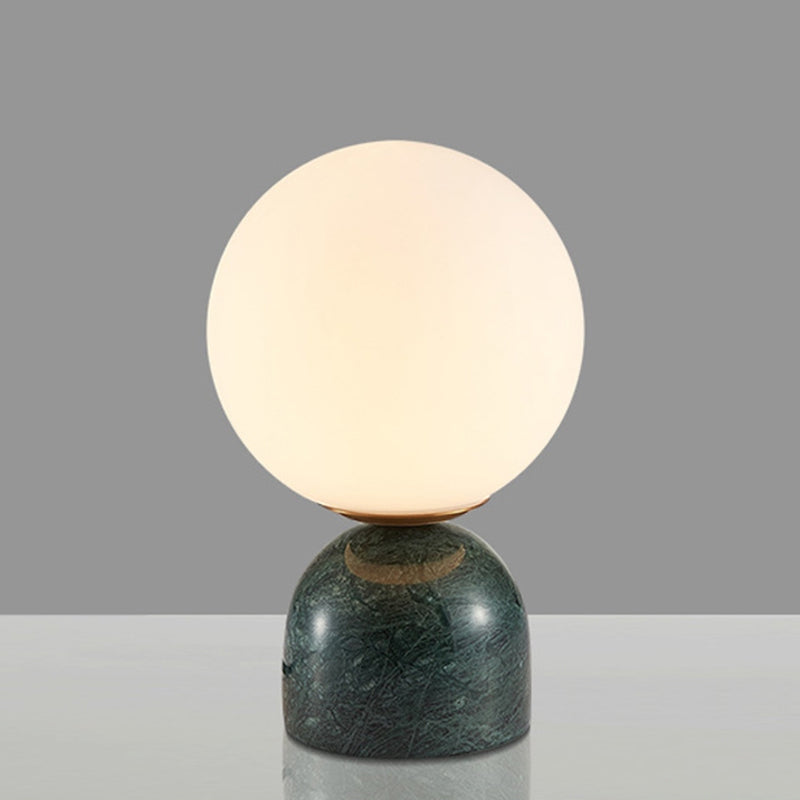 GlowNest – Moderne Tischlampe mit rundem Design und stabilem Sockel