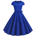 Emilia – Lässiges Kurzarmkleid mit Gürtel in der Taille und taillierter Passform