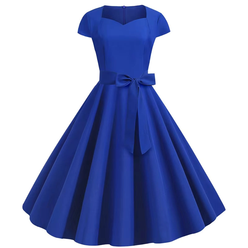 Emilia – Lässiges Kurzarmkleid mit Gürtel in der Taille und taillierter Passform