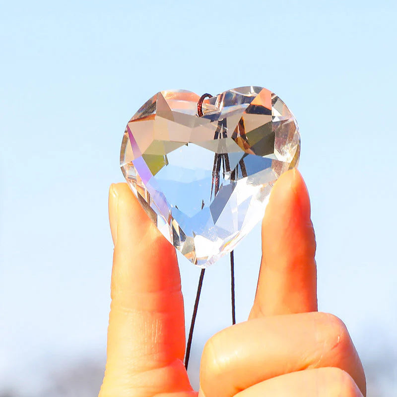 HeartGlow – Dekorativer herzförmiger Sonnenfänger mit einzigartigem Anhängerdesign