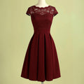 Zohra – Stylisches Midikleid mit Rundhalsausschnitt und eleganter Passform