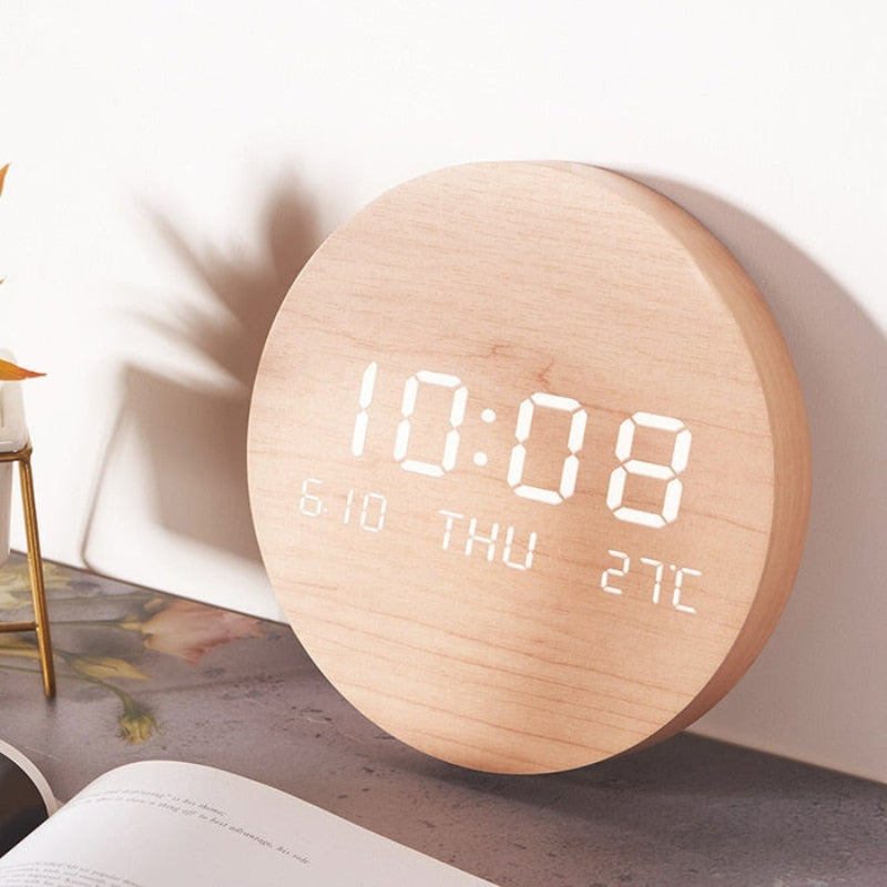 TimeLuxe – Digitale LED Wanduhr mit Zeit Datums und Temperaturanzeige
