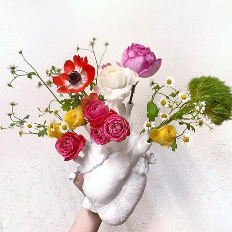 VeraForm – Herzförmige Vase mit skulpturalem Entwerfen für moderne Wohnakzente