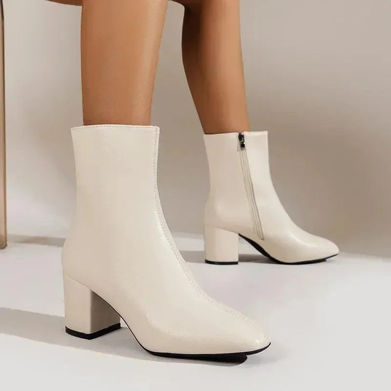 Miriam – Spitz zulaufende Stiefeletten mit seitlichem Reißverschluss und rutschfester Sohle