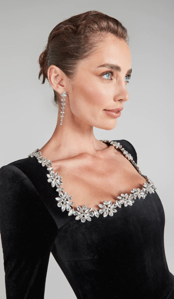 Melina - Modisches Minikleid mit eckigem Kragen und langen Ärmeln