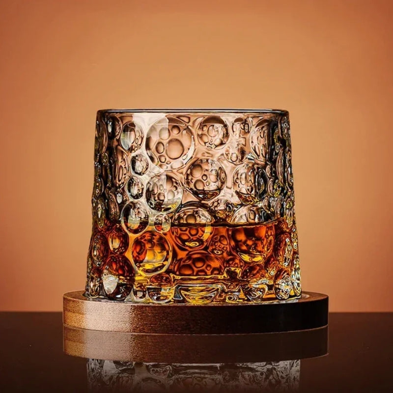 WhiskeySpin – Whiskyglas mit drehbarem Boden für einzigartiges Trinken