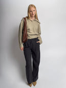 Anna – Umhängetasche mit großem Fassungsvermögen Knopfverschluss und offener Seitentasche