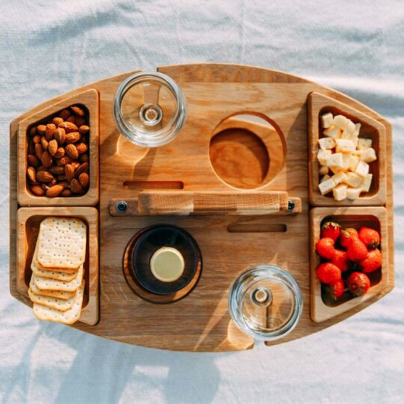 TrekTable - Tragbarer Weintisch mit Glasfächern und Snack Fächern