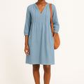 Sabine – Stilvolles lockeres kurzes Kleid mit V Ausschnitt und Taschen