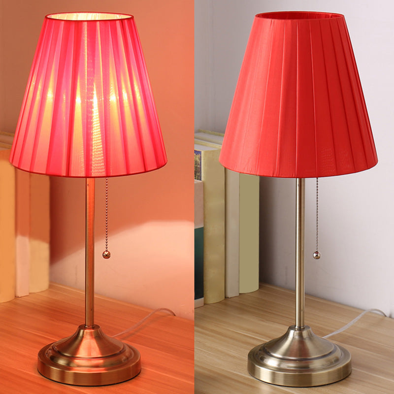 AstralBeam – Einzigartige Tischlampe mit Empire-Schirm und Zugkette