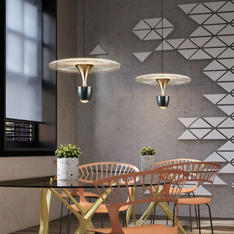 AuraDrop – Pendelleuchte mit elegantem Hängedesign und raffinierten Details