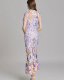 Theresa – Stilvolles Rundhalskleid mit kurzen Ärmeln und gesticktem Entwerfen