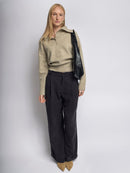 Anna – Umhängetasche mit großem Fassungsvermögen Knopfverschluss und offener Seitentasche