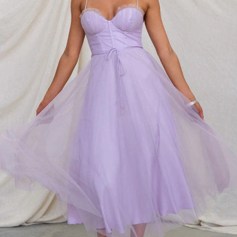 Bente – Modisches rückenfreies Maxikleid mit Spaghettiträgern für einen einzigartigen Look