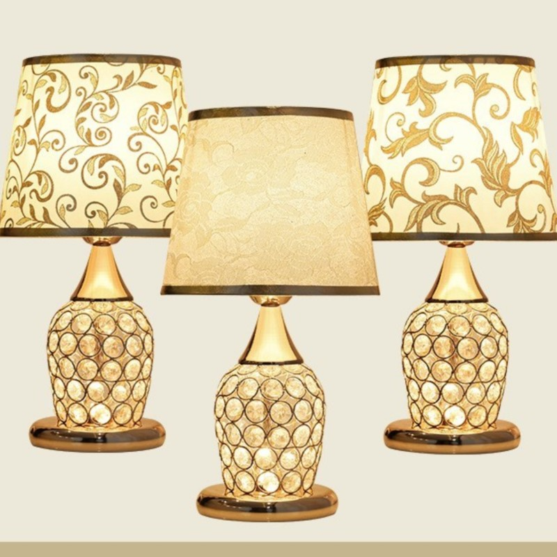 AuraGlow – Elegante von Urnen inspirierte dekorative Tischlampe
