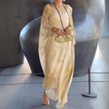 Sandra – Doppellagiges fließendes Kleid mit Rundhalsausschnitt und Fledermausärmeln