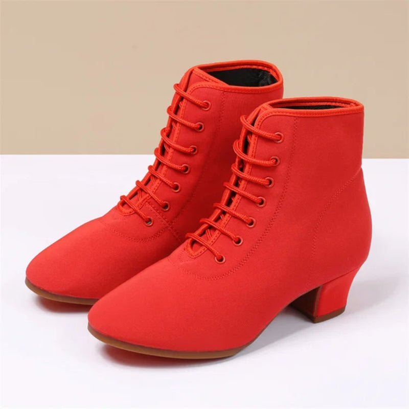 Gerda - Strapazierfähige Stiefel mit flachem Absatz und verstellbaren Schnürsenkeln