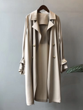 Clara - Langer Trenchcoat mit Reverskragen Knöpfen und langen Ärmeln