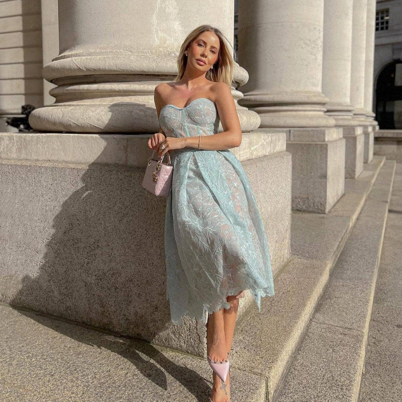Sophia – Elegant geschnittenes ärmelloses Midikleid mit stylischem Look