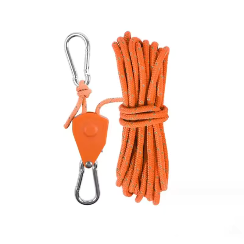 TrekHold – Verstellbare Outdoor Seilbefestigungen mit Flaschenzug und Hakensystem