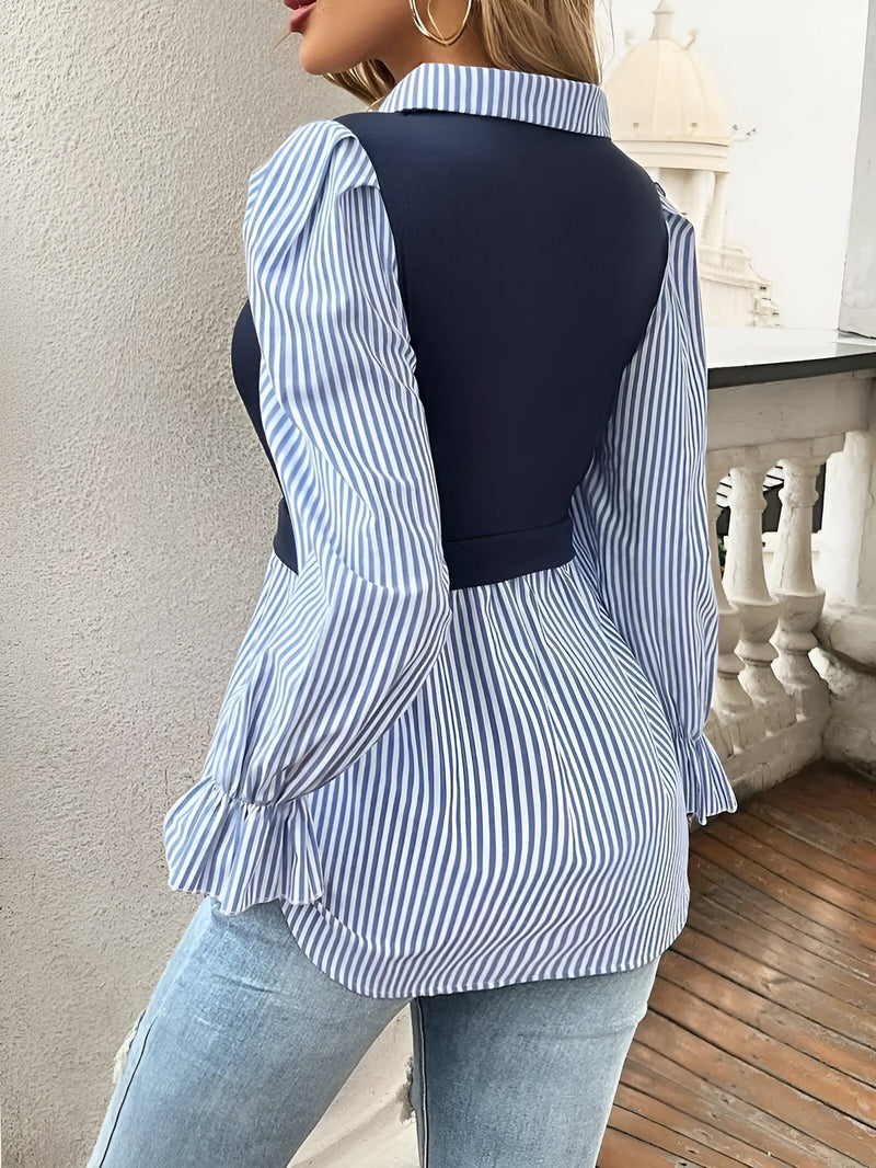 Clara – Taillierte Bluse mit gestreiften Ärmeln und Rüschenmanschetten
