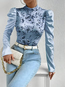 Amara – Blumenbluse mit hohem Ausschnitt und Puffärmeln