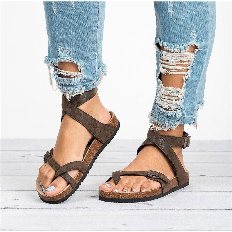 Amira – Gekreuzten Riemen Sandalen mit verstellbarer Schnalle und offener Spitze
