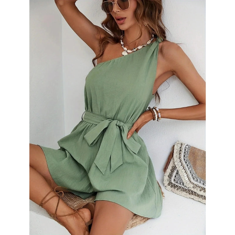 Sophie – Modischer One Shoulder Strampler mit Taillenband und minimalem Rückendetail