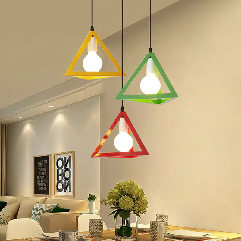 ForgeGlow – Pendelleuchte mit Vintage inspiriertem Dreiecksdesign