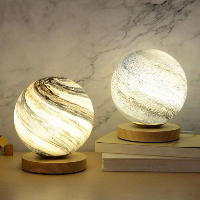 LunarBeam – Mini Tischlampe mit tragbarem Sockel für gemütliche Beleuchtung