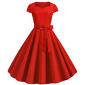 Emilia – Lässiges Kurzarmkleid mit Gürtel in der Taille und taillierter Passform