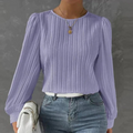 Tabea – Elegante Plisseebluse mit langen Ärmeln und Rundhalsausschnitt