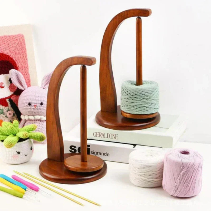 SpinYarn - Drehbarer Spulenhalter mit stabilem Sockel für verwechslungsfreie Garnorganisation