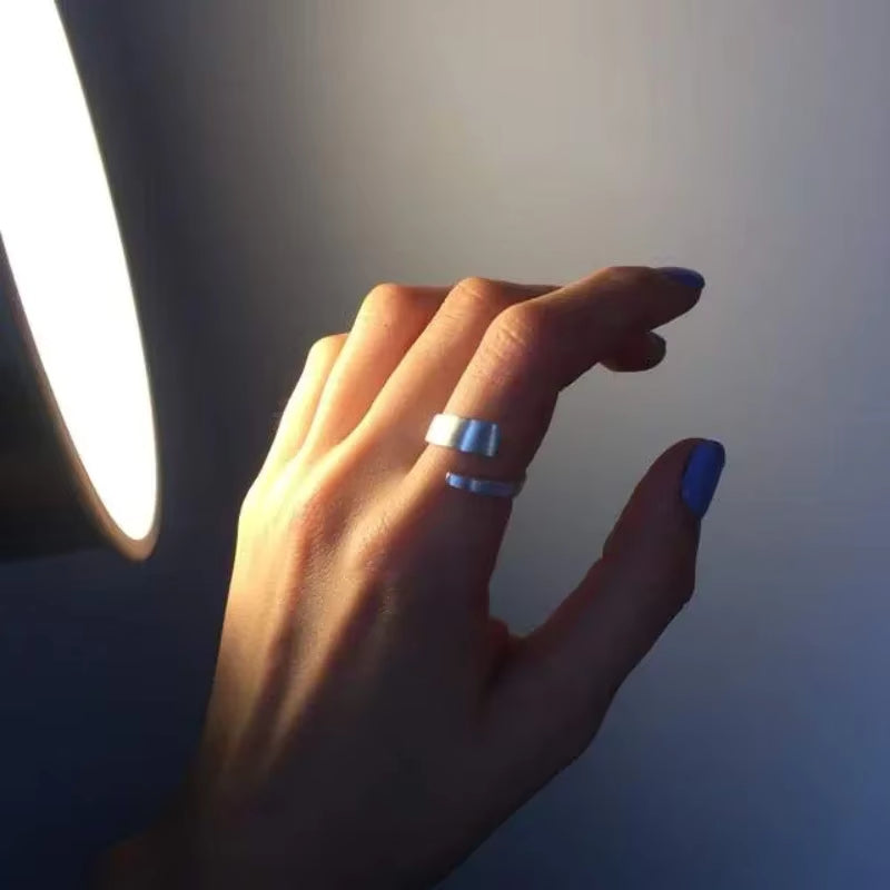 Selina – Minimalistischer offener Ring mit schlankem und verstellbarem Banddesign