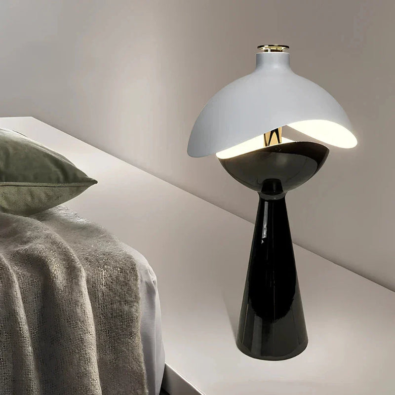 GlowSculpt - Geformte Tischleuchte mit geschichtetem Kuppeldesign für sanftes Umgebungslicht