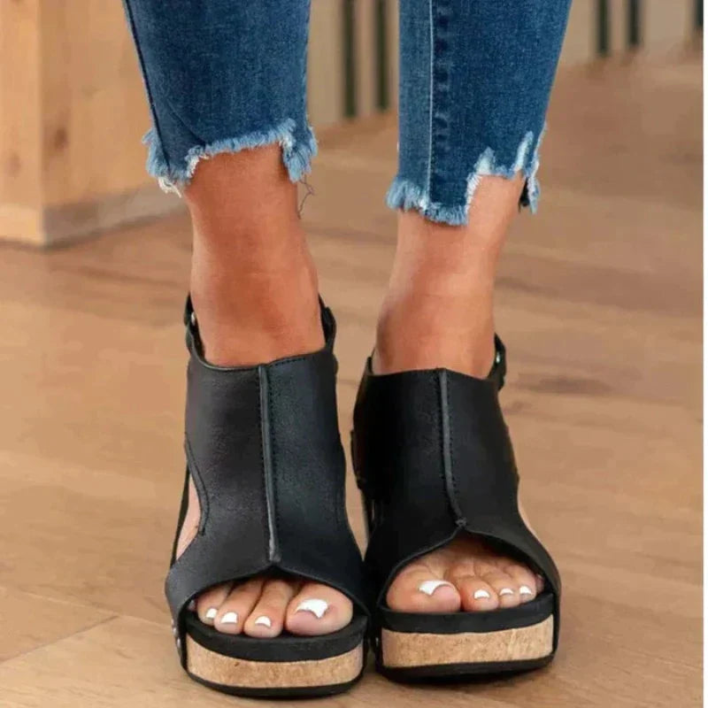 Sandra - Bequeme Sandalen mit rutschfester dicker Sohle und Schnallenriemen