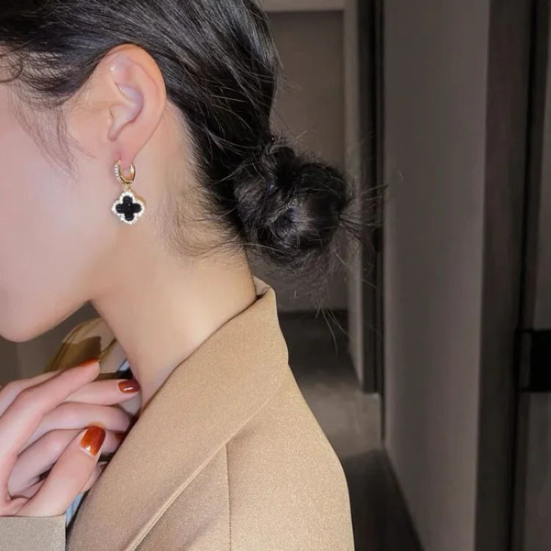 Renate – Elegante Kleeblatt Ohrstecker für einzigartigen Stil