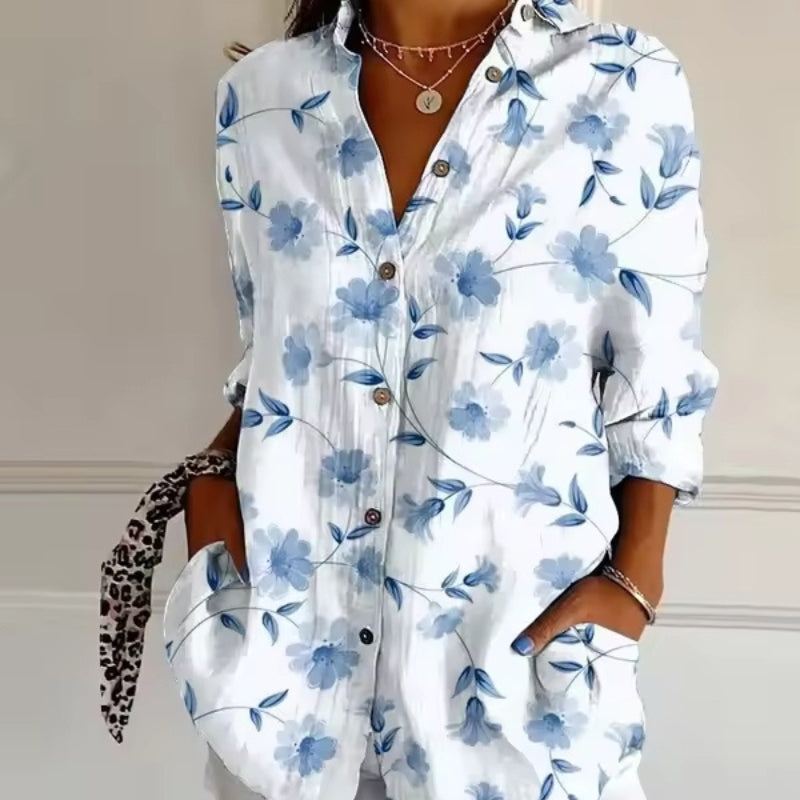 Clara – Langärmlige Blumenbluse mit Umlegekragen und Knopfleiste