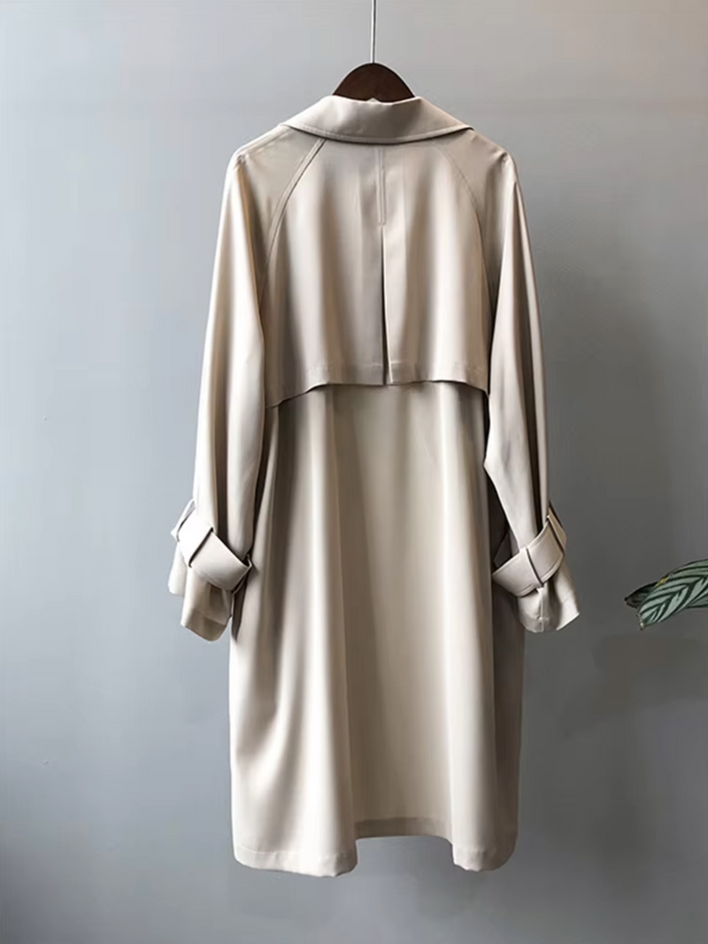 Clara - Langer Trenchcoat mit Reverskragen Knöpfen und langen Ärmeln