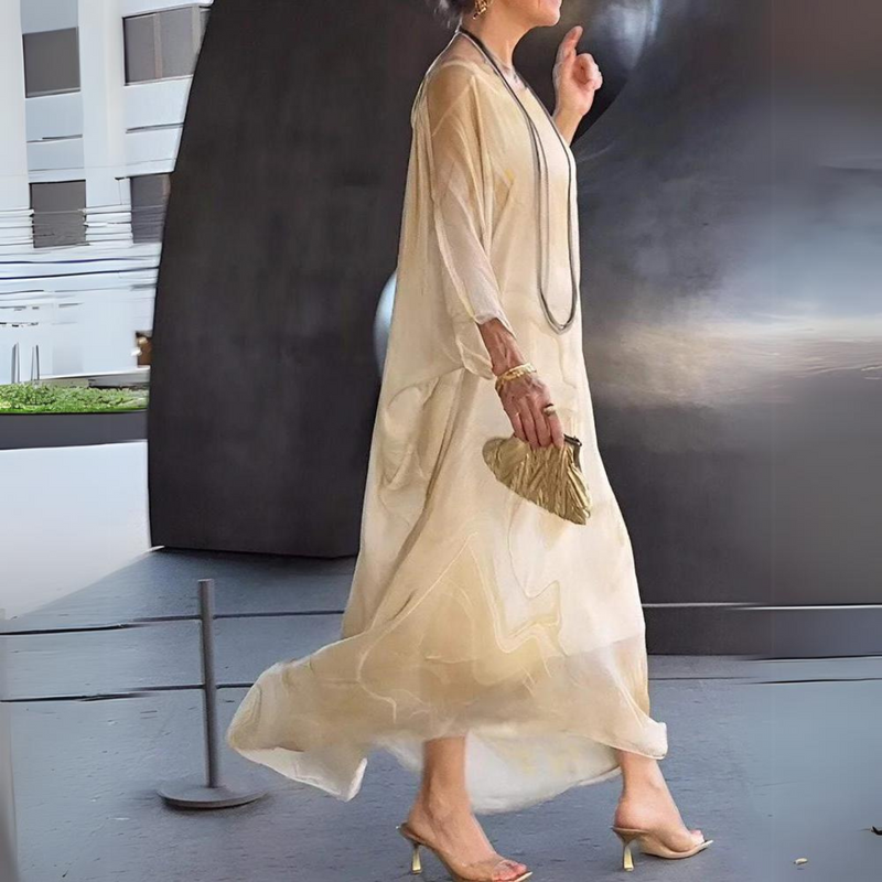 Sandra – Doppellagiges fließendes Kleid mit Rundhalsausschnitt und Fledermausärmeln