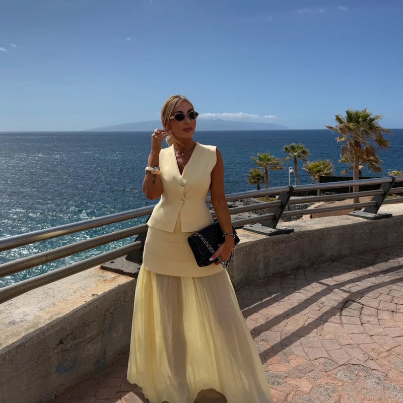 Clara - Elegantes zweiteiliges Set mit tailliertem Oberteil und fließendem Rock für einen modernen Look