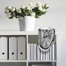 TimeDrip – Dekorative Schmelzuhr mit geräuschlosem Uhrwerk für Regal oder Tischaufsteller