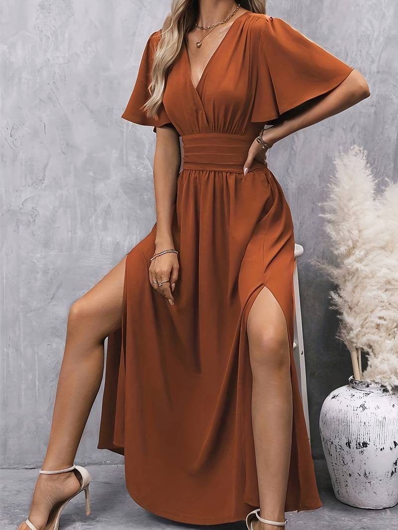 Frieda – Lässiges Kurzarmkleid mit V Ausschnitt plissierter Taille und Seitenschlitz