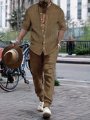 Andreas - Elegantes zweiteiliges Satz mit gestreiftem Knopfhemd und Taschenhosen